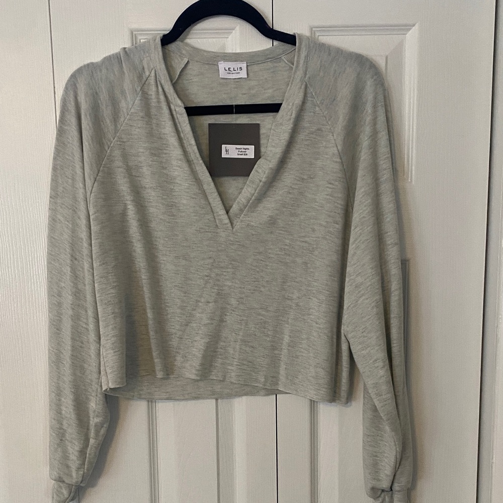 Le Lis Heather Gray Women's V-Neck Crop Top